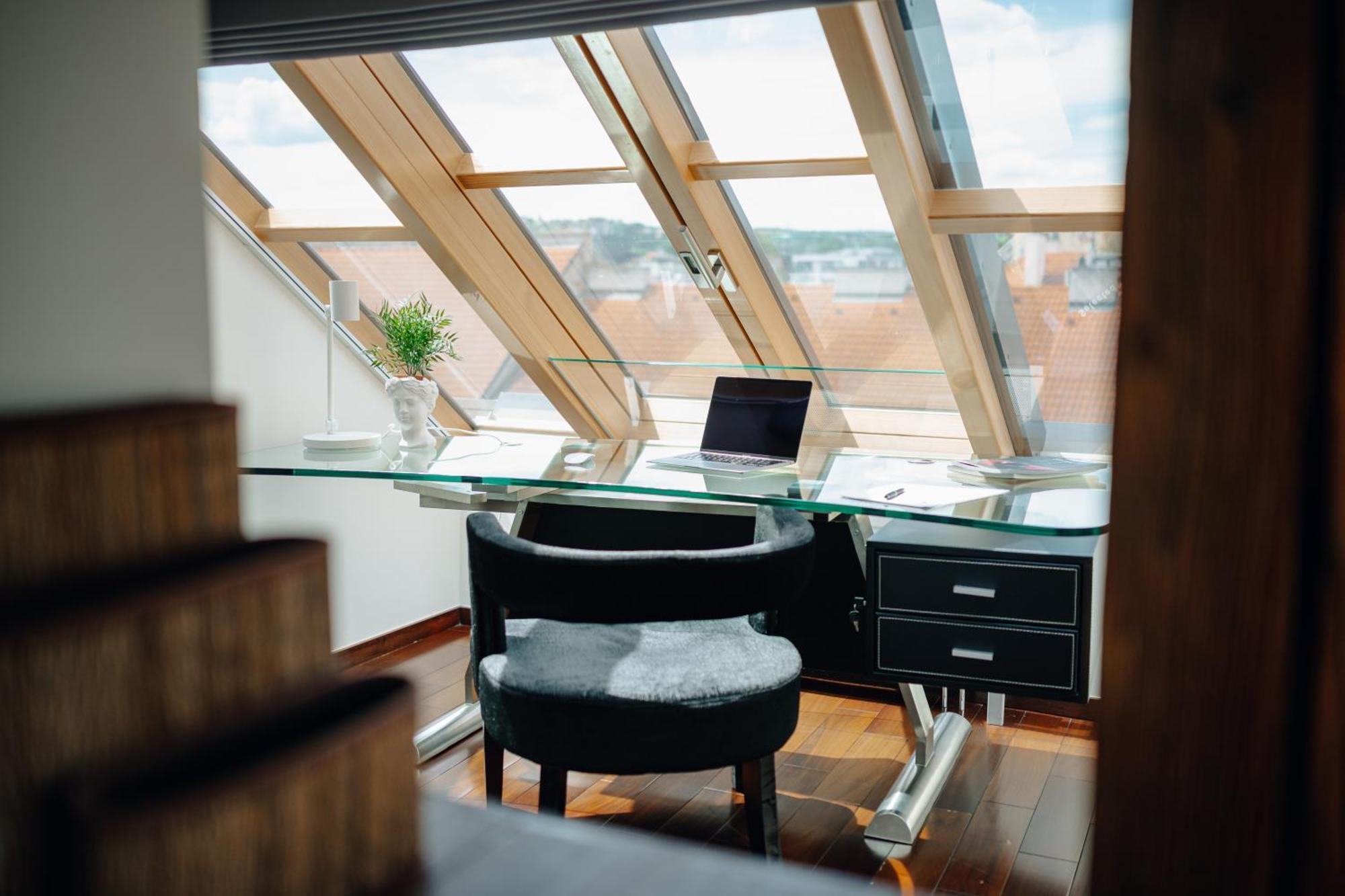 View Luxury With Foosball & Xbox - In Centre Appartement Prague